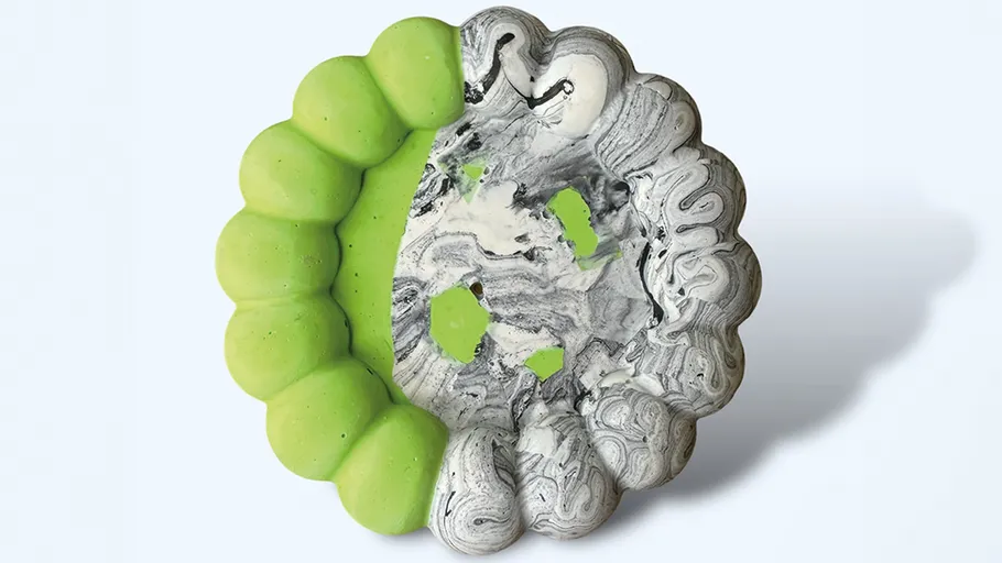 Abstrakte Skulptur, grün und marmoriert.