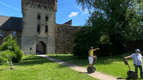 Segway Tour in Zons: Mittelalter trifft Rheinpanorama