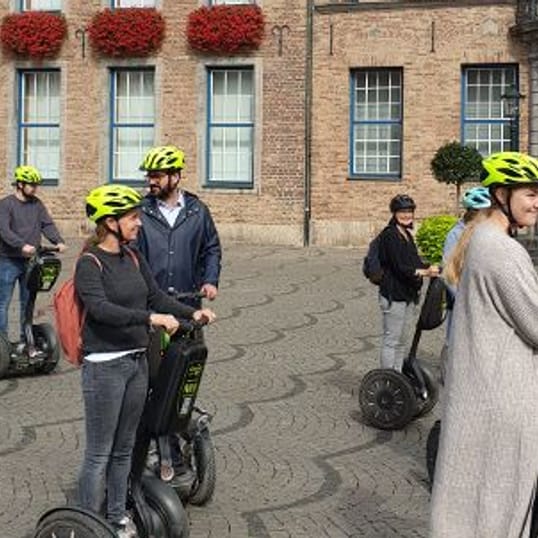 Segway Tour in Düsseldorf: City-Erlebnis mit Guide