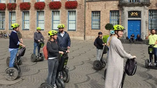 Segway Tour in Düsseldorf: City-Erlebnis mit Guide