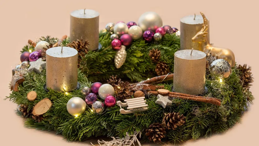 Decorative wreath with candles and ornaments.